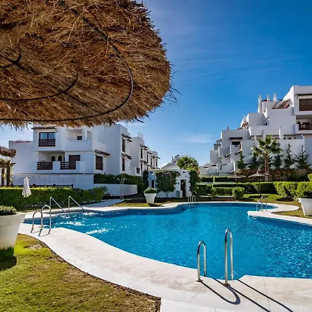 Gh-modern 2 Bed With Pool In Apartment