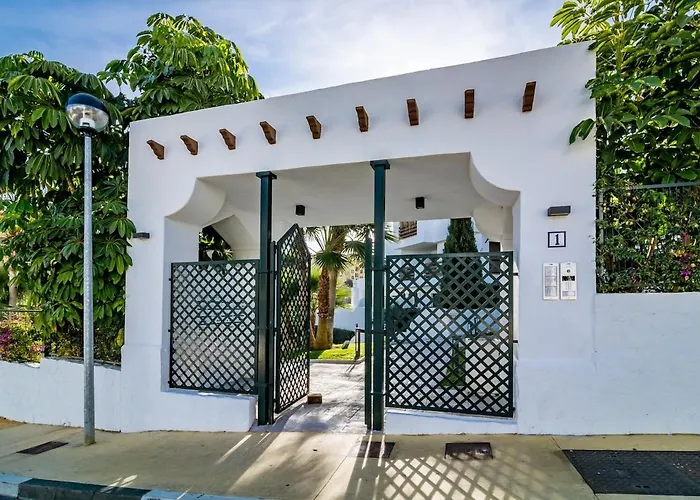 Gh-modern 2 Bed With Pool In Lägenhet